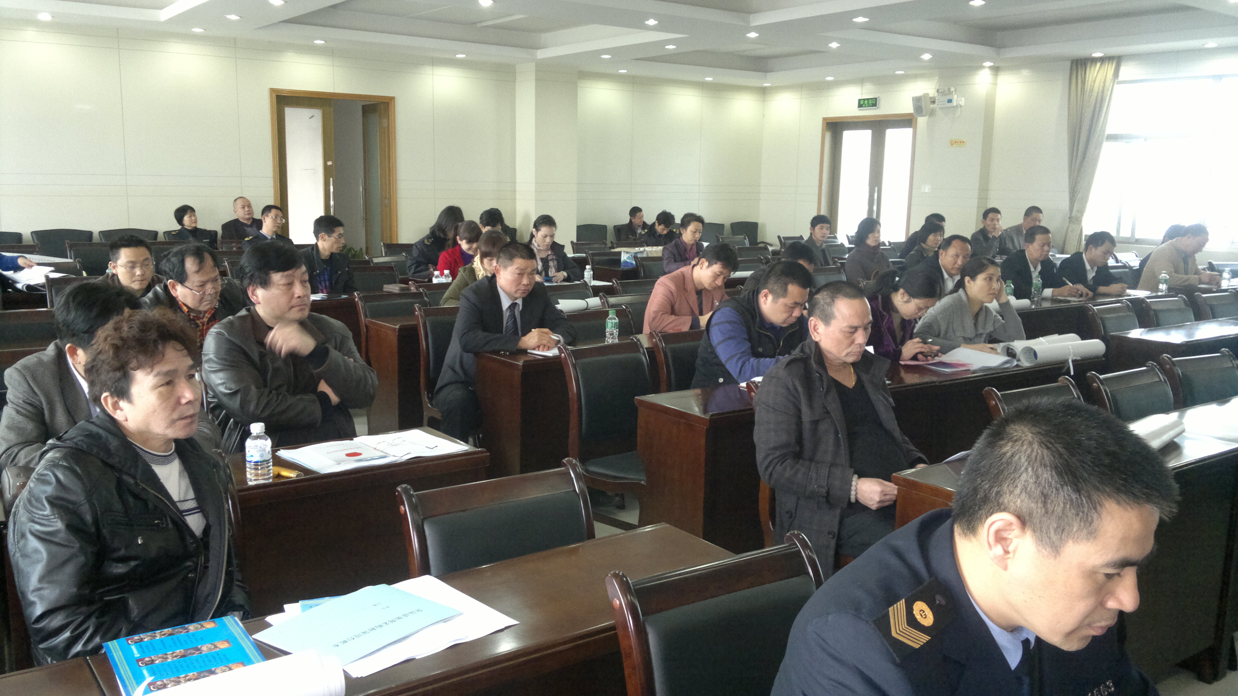 严格执行食品安全操作规范,确保师生用餐安全——饮食服务中心参加厦门市卫生监督所召开的加强食品安全管理培训会议