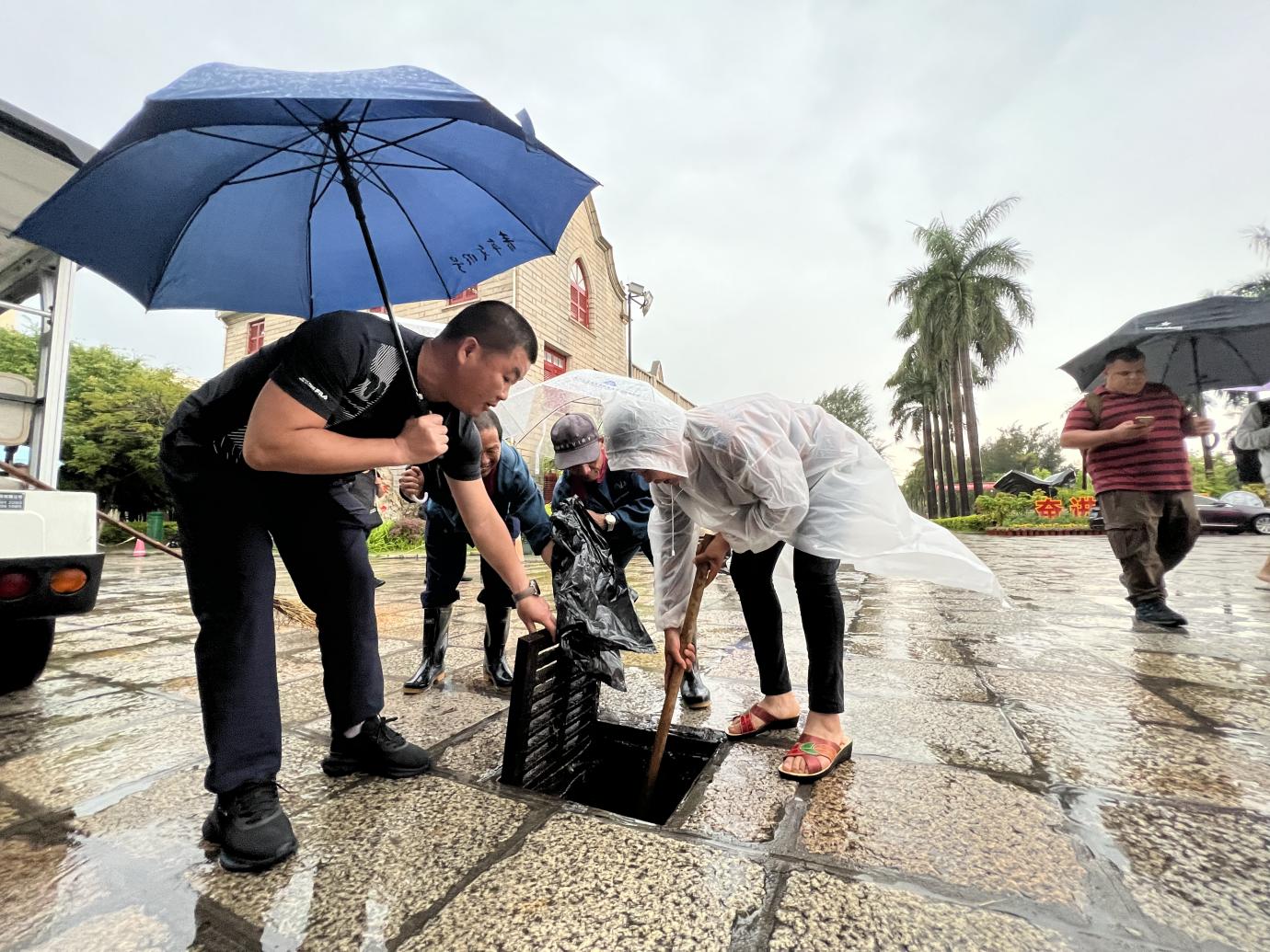 逆行战风雨,坚守护平安