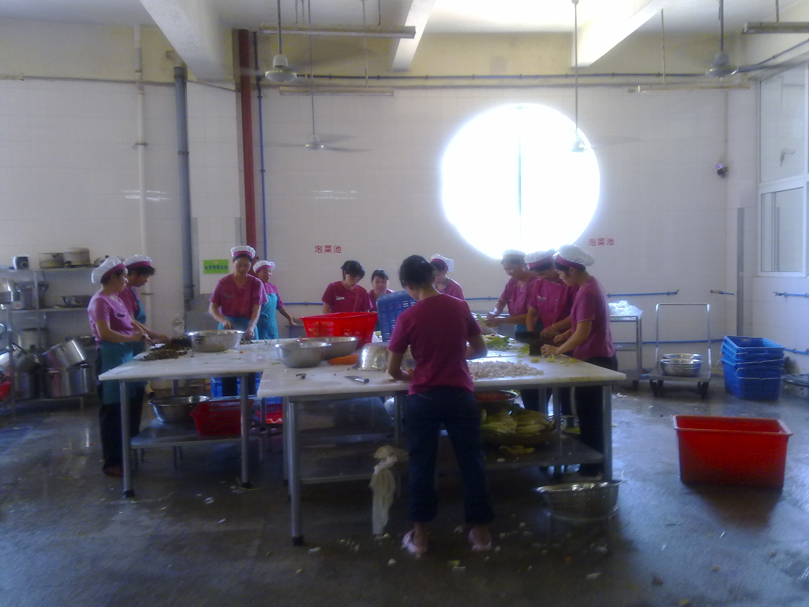 热热闹闹庆国庆 忙忙碌碌备加餐