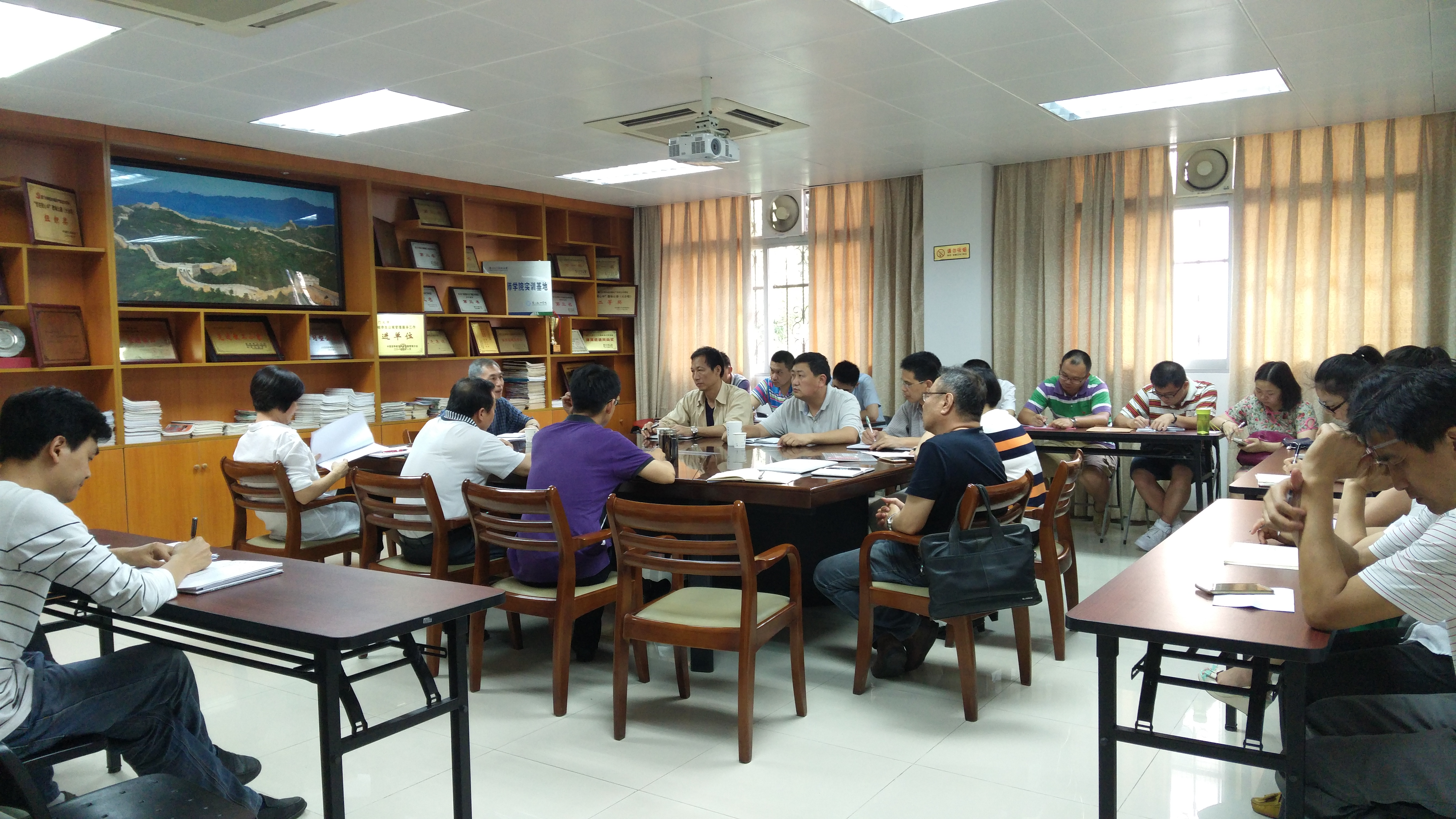 后勤集团召开党小组组长培训会