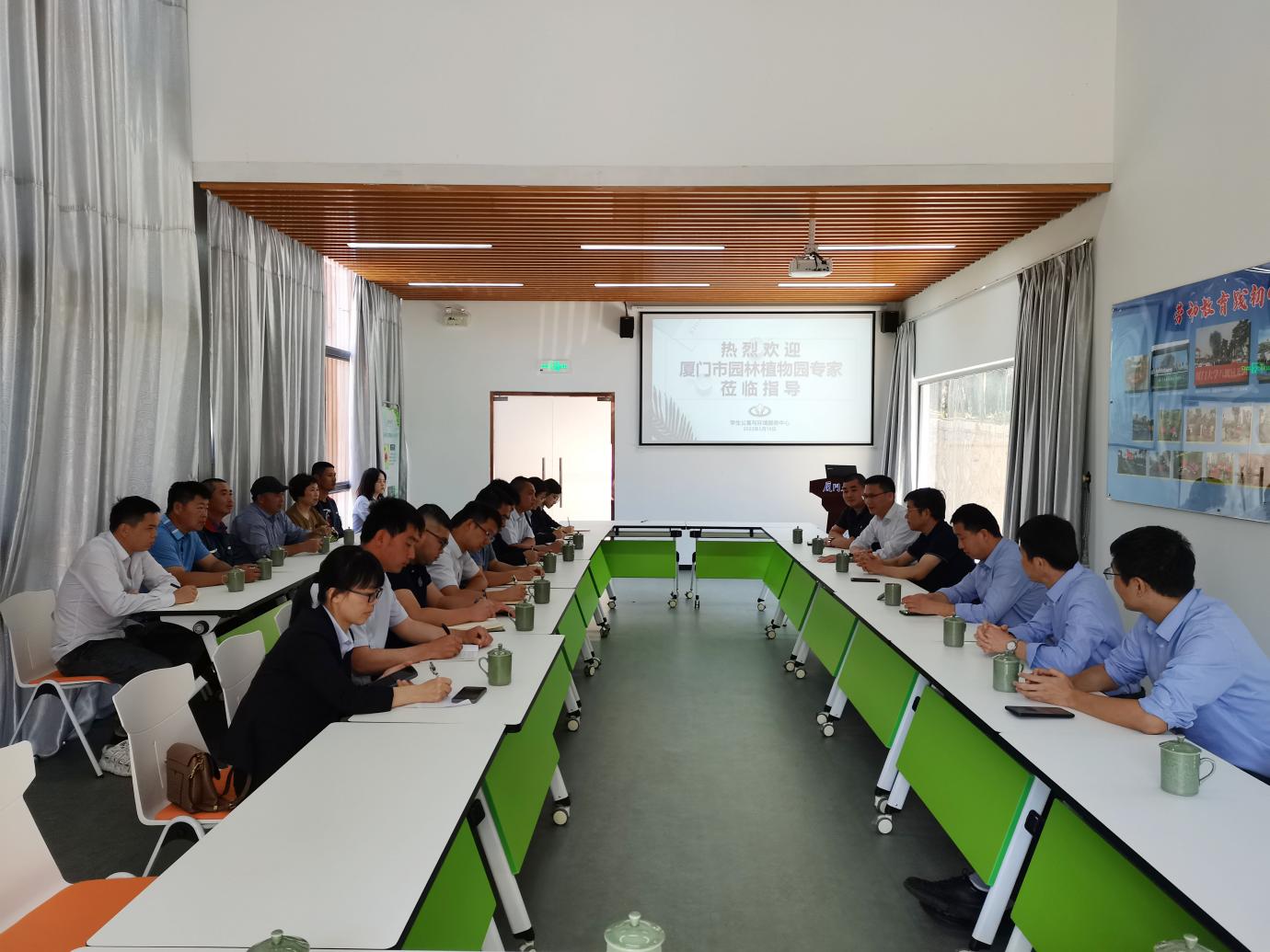 厦门市园林植物园园林专家到翔安校区八闽园指导绿化管养工作