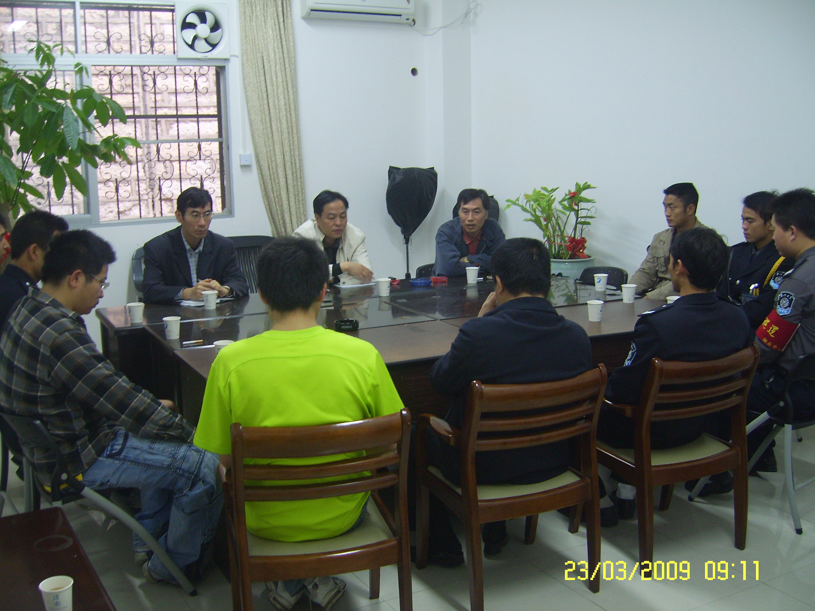 后勤集团嘉奖一条街拆除工作中的优秀安防队员