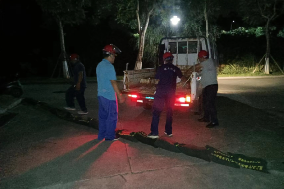 一手抓灾后抢修,一手抓排除汛情——水电服务中心筑牢校园水电安全防线