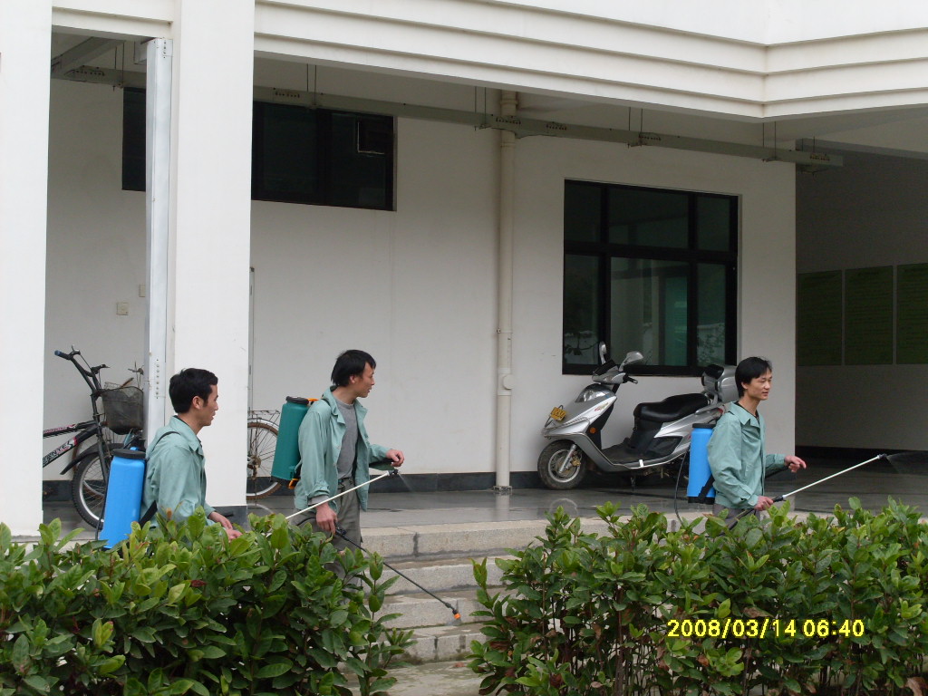 后勤集团漳州校区物业部开展“除四害”专项整治工作