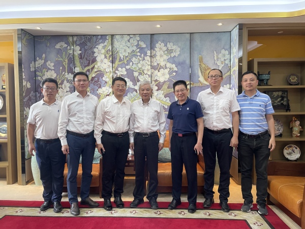 集团领导先后走访嘉庚学院、漳州校区管委会和漳州开发区管委会领导