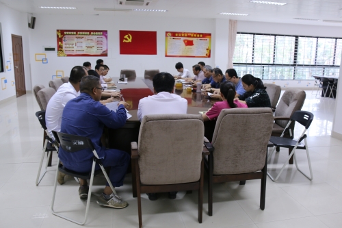 增强看齐意识,坚定“四个自信” ——漳州校区服务办党支部召开“两学一做”第三专题学习讨论会