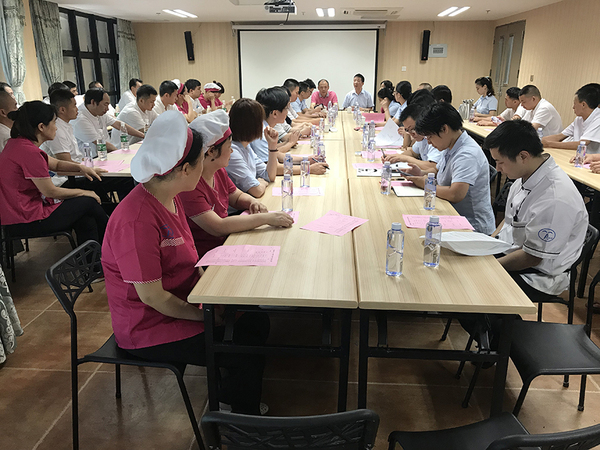 饮食服务中心紧锣密鼓部署“传帮带·技传承”暨“一日一师一菜”系列活动