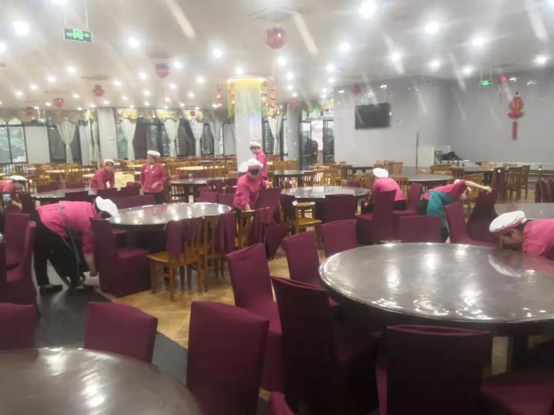 一次“特殊”的年夜饭,满满的年味与关怀