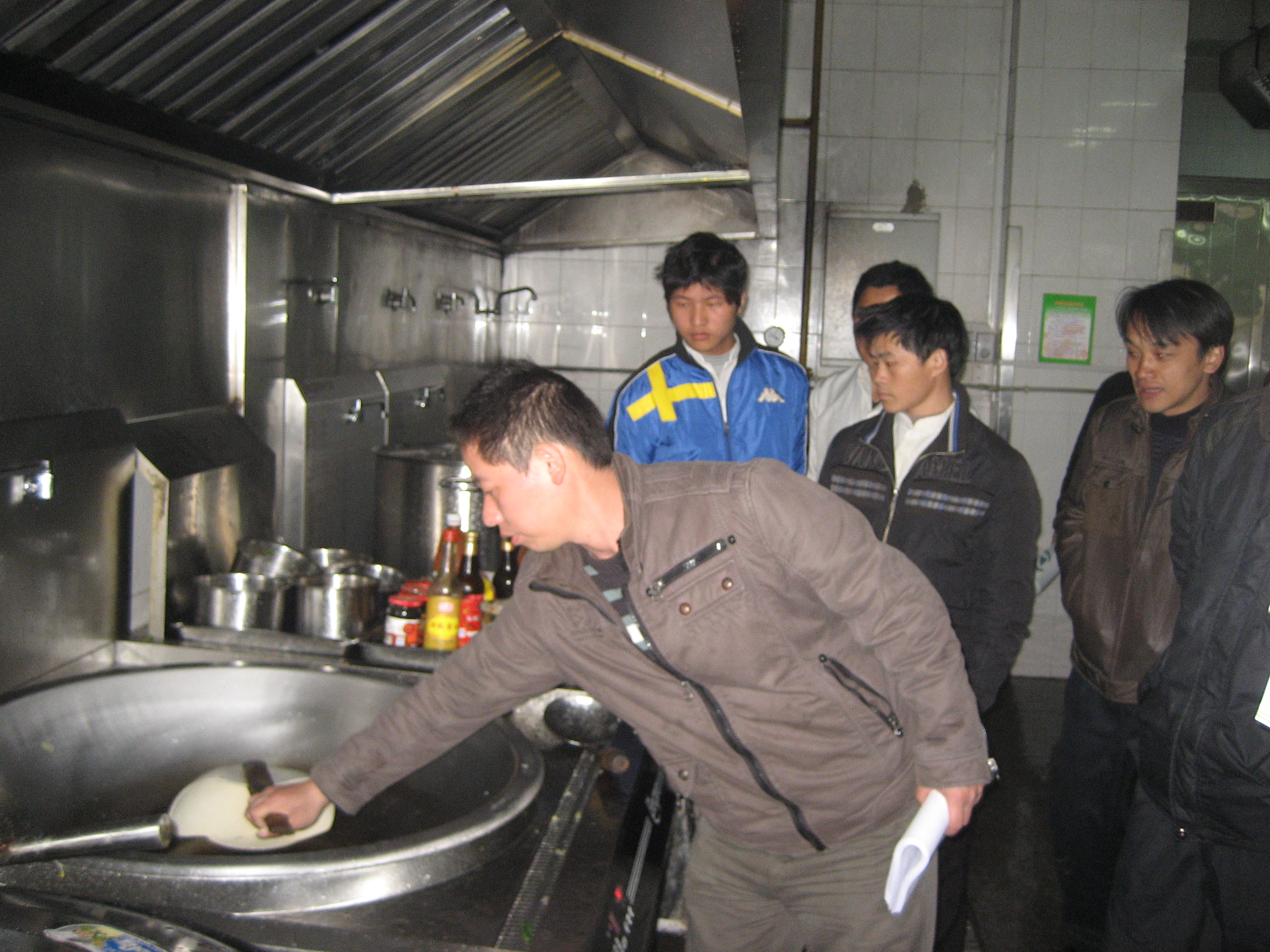 饮食服务中心举办厨房电磁设备专场培训