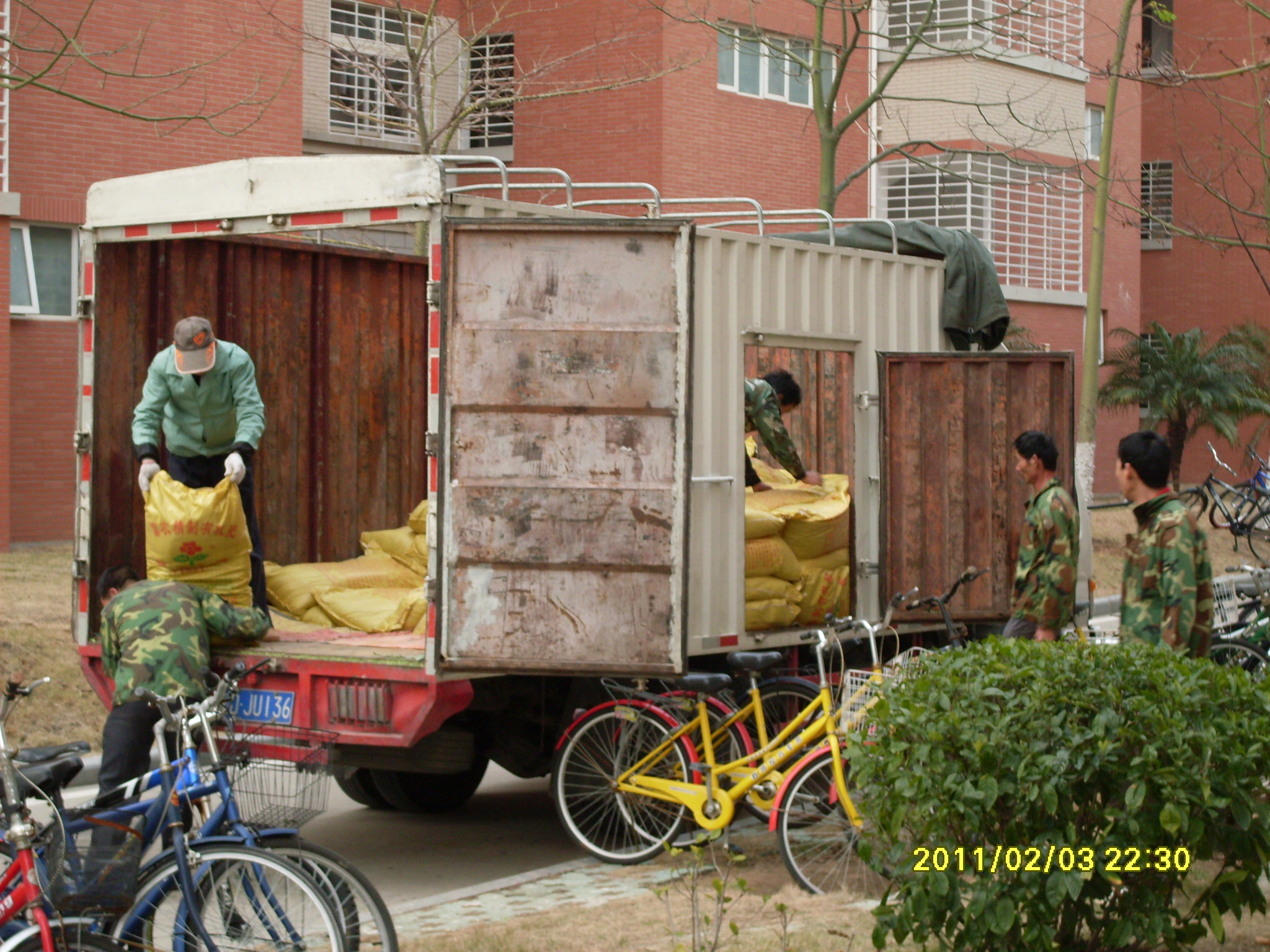 春雨润大地,早春施肥忙