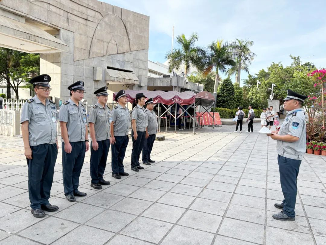 筑牢校门防线 保障校园安全