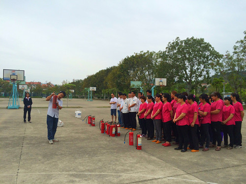 漳州校区中区食堂开展消防演练