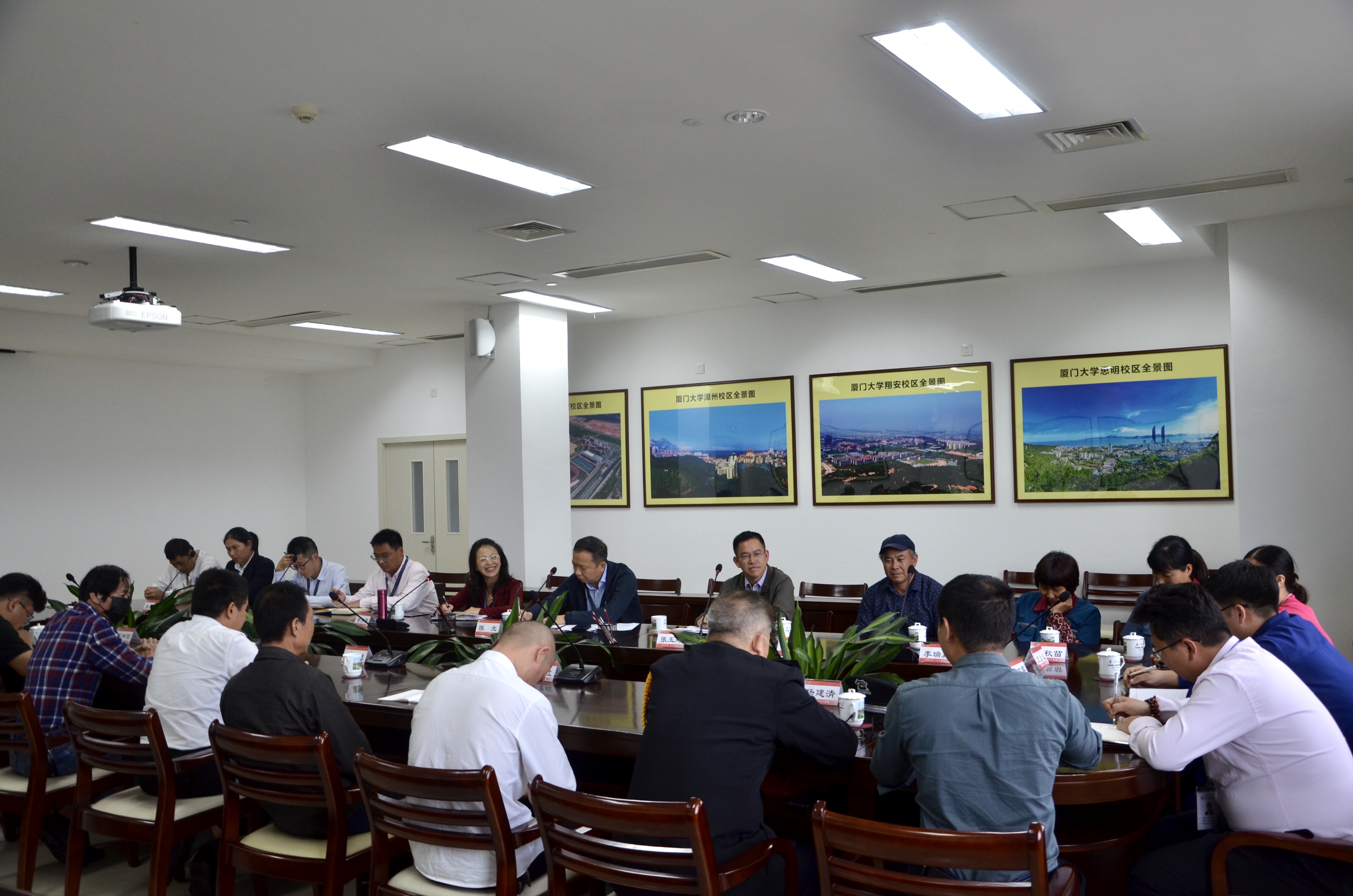 致敬一线劳动者——翔安校区召开后勤一线劳动者座谈会