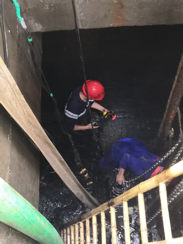 脏活、苦活、累活、险活那都不是事——水电维修工的一天