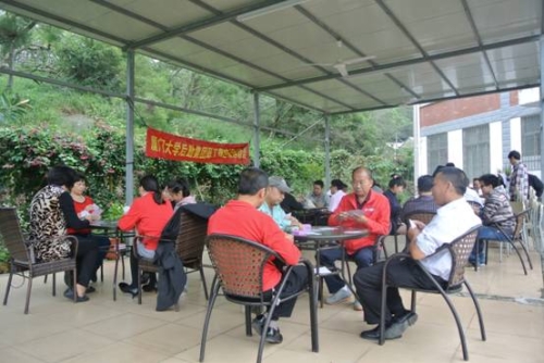 团结奋进 激情拼搏——公寓党支部举行2016年趣味运动会