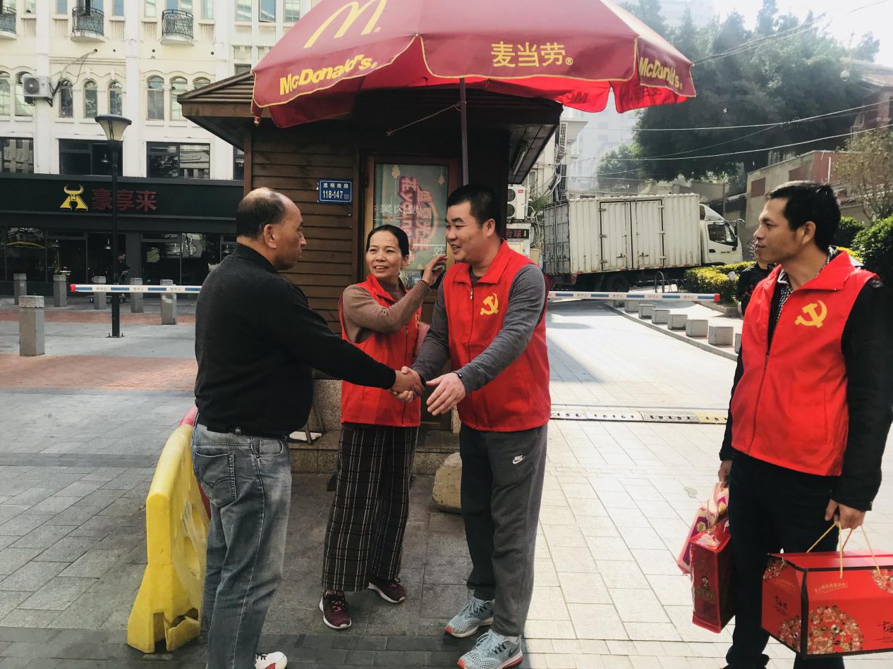 支部送关爱 浓浓老友情