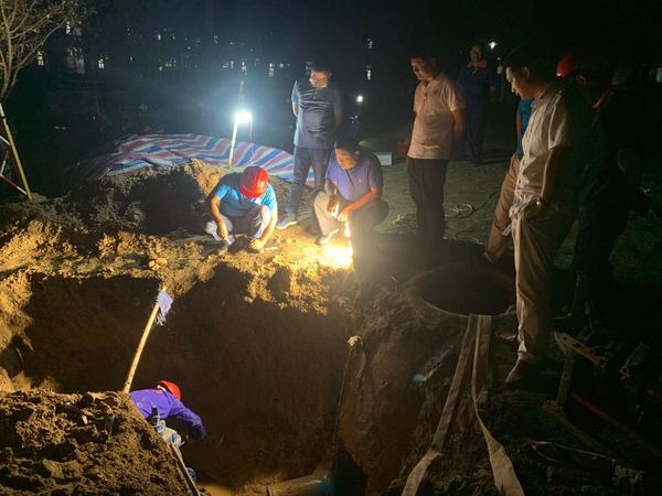 应急抢修 奋力作为 恢复供水——水电服务中心抢修芙蓉八卦广场边主水管