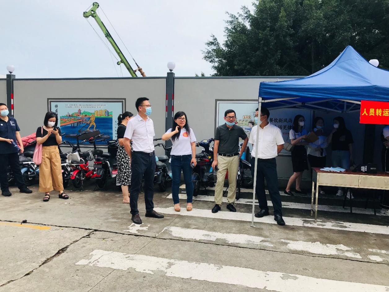 疫情防控不松懈,应急演练防未然 ——后勤集团积极参与学校疫情防控人员转运演练