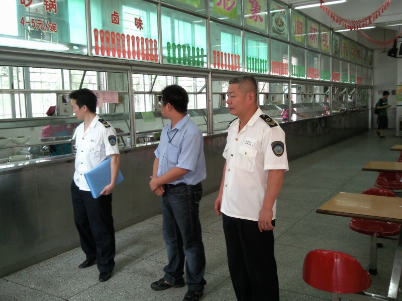 饮食服务中心持续改进餐饮卫生工作