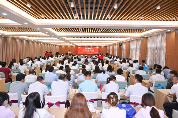 后勤集团召开“七一”表彰大会