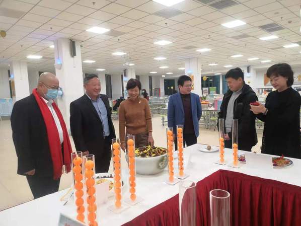 “厦大餐饮”携手梧桐实验学校承办湖里区教育局“同心跨年•厨艺达人秀”活动