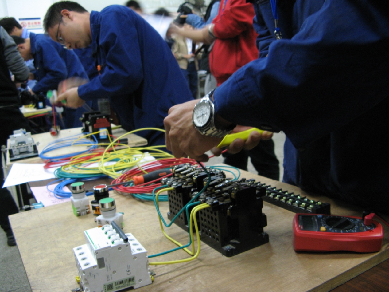 学以致用•融会贯通——南强物业工程维修组观摩水电中心技能竞赛