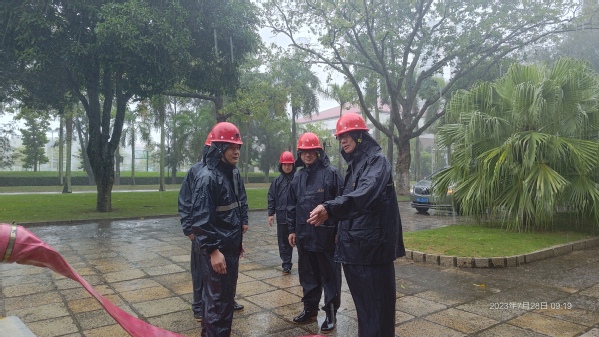 他们逆行在抗台防汛一线