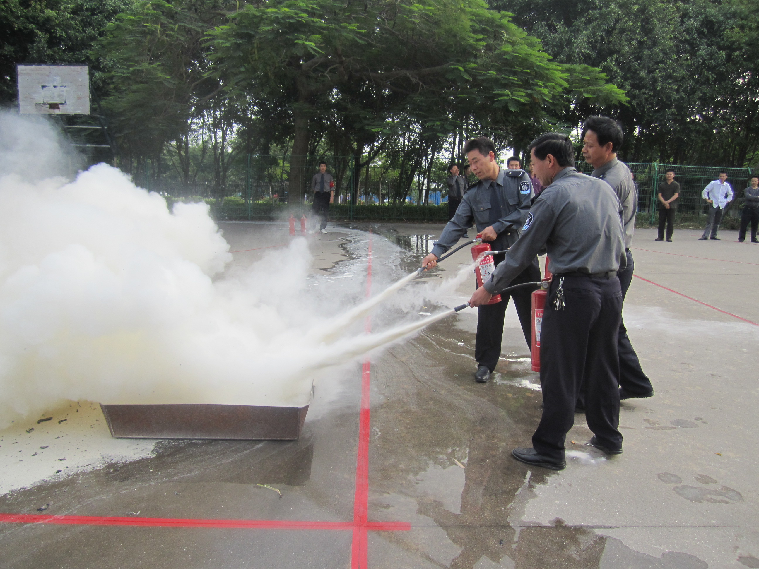 消防安全工作,责任重于泰山——记物业公司认真落实教工住宅区安全防火事项