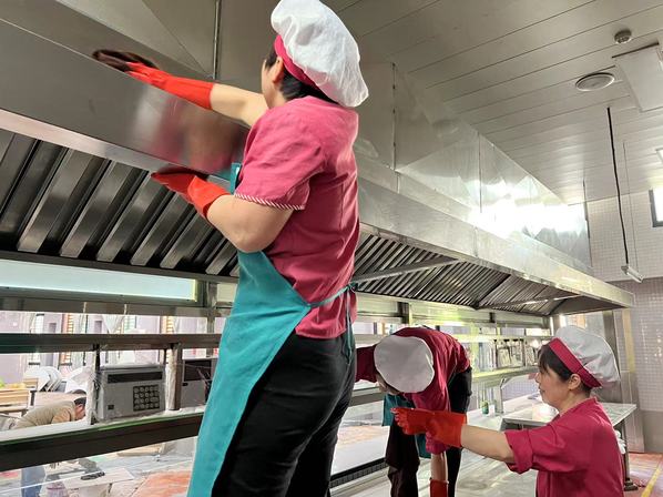 待到春来三月八,普天开满美人花