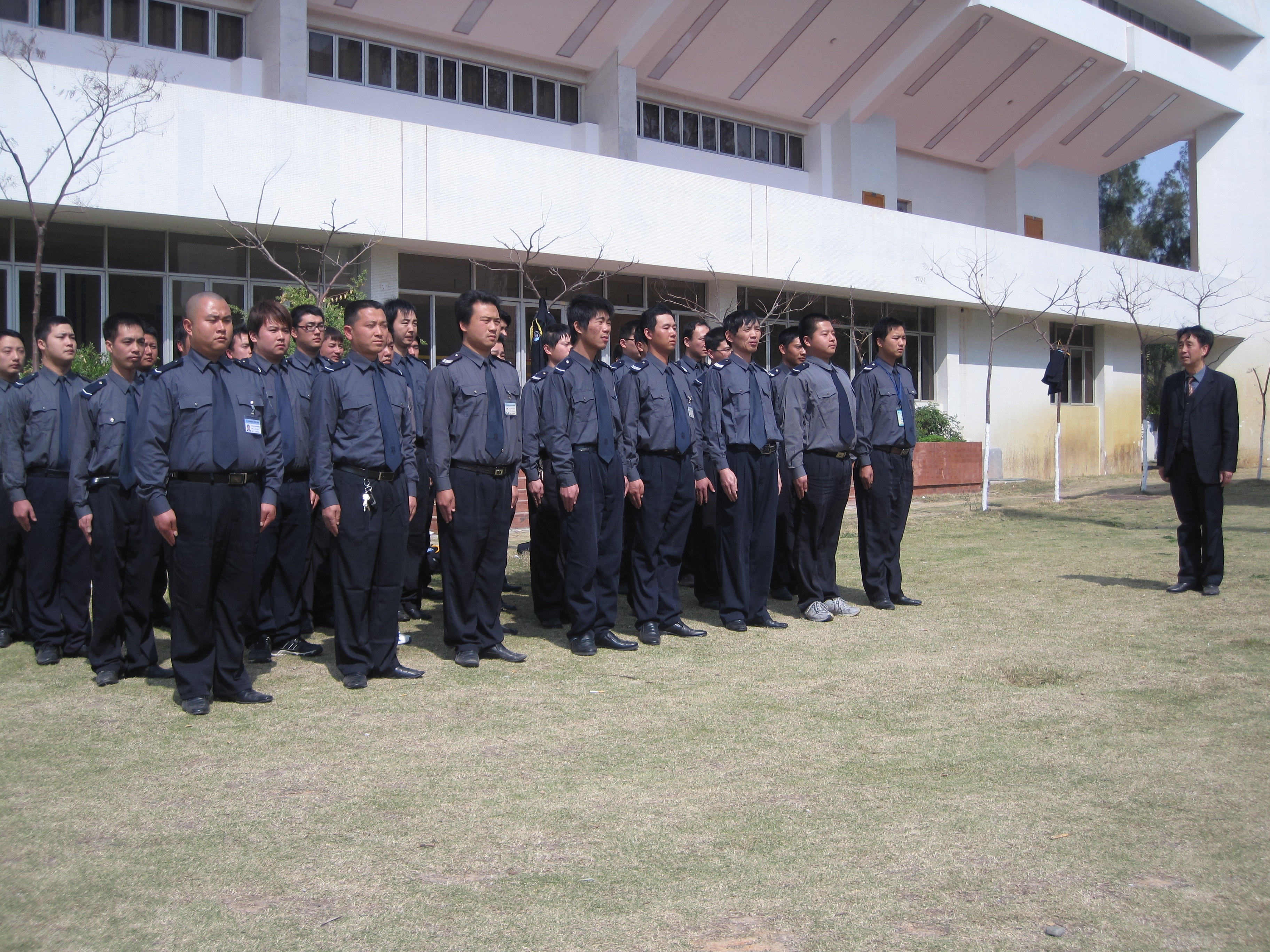 安防部进行单兵队列训练