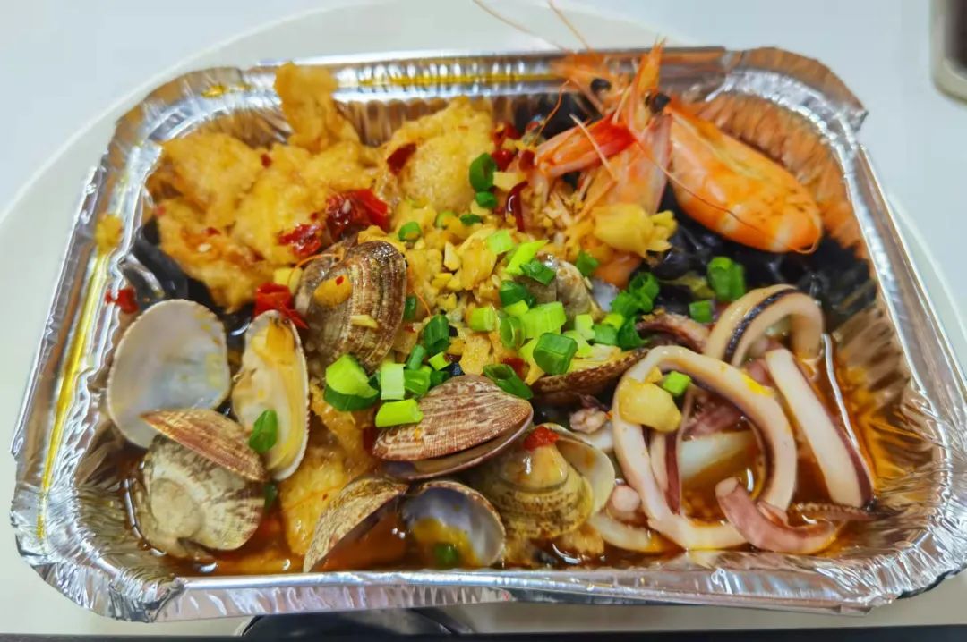 创新夜宵服务,同心助力抗“疫”——漳州校区中区餐厅创新美食满足师生需求