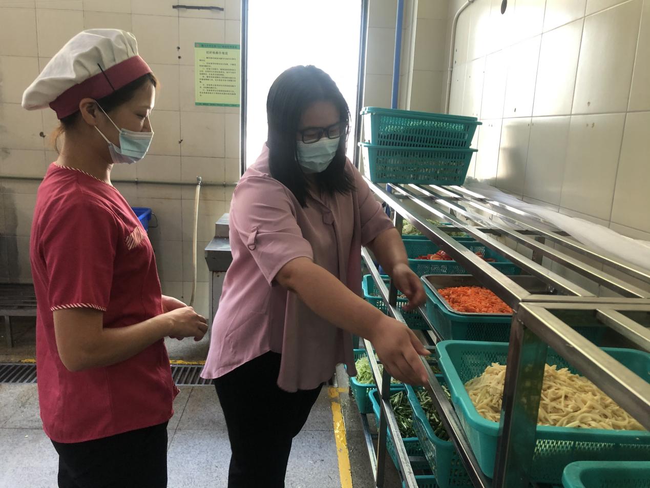 走进漳州校区暑期无休的后勤人