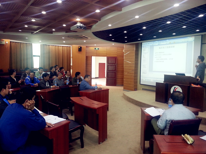 安全无小事,且行且珍惜——“低压电工安全操作技能”培训讲座走进漳州校区服务办