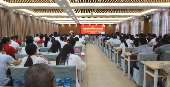 后勤集团召开“七一”党员大会暨深入贯彻中央八项规定精神学习教育专题党课