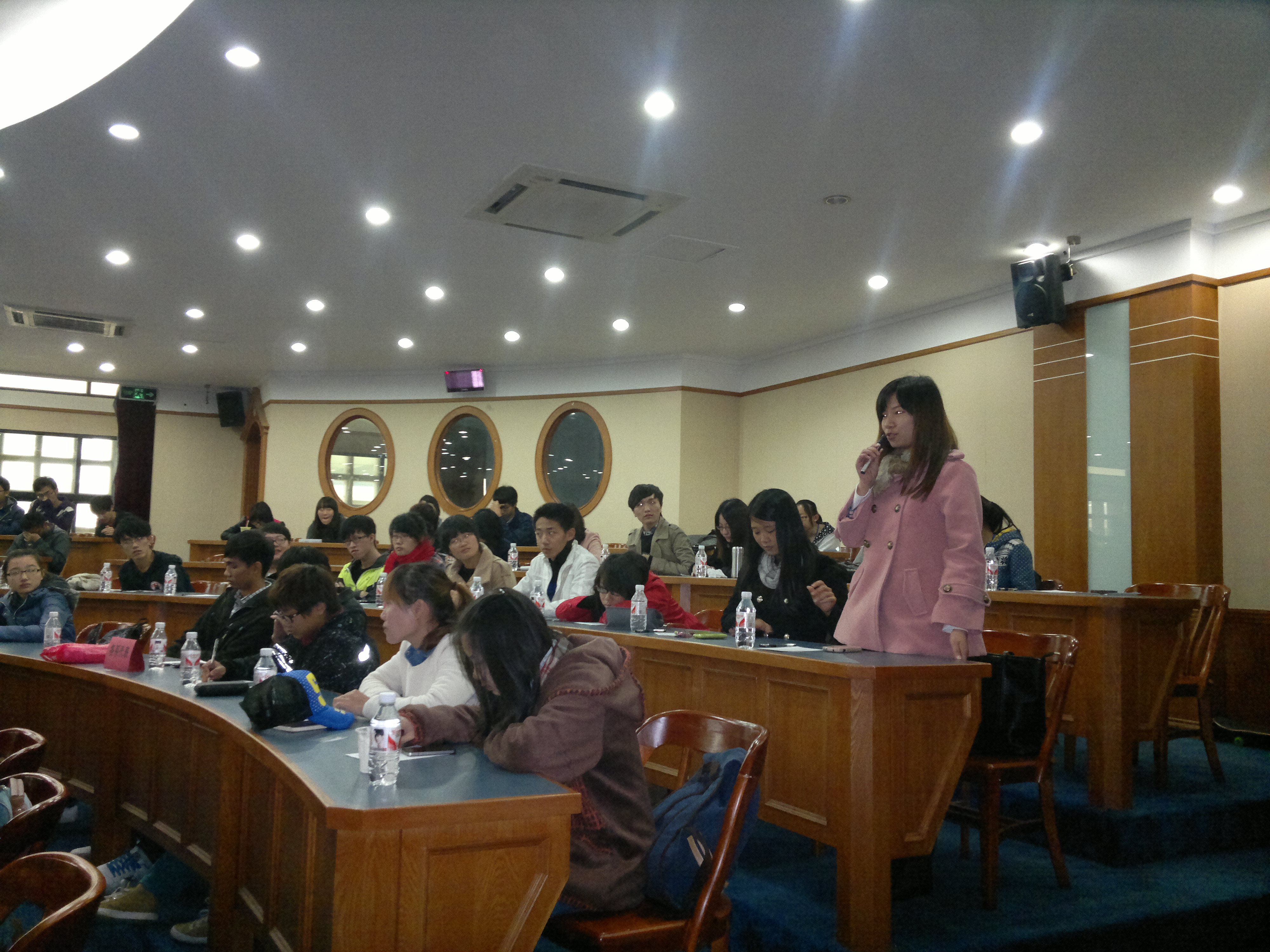 沟通与对话——漳州校区服务办与嘉庚学院学生召开座谈会召开