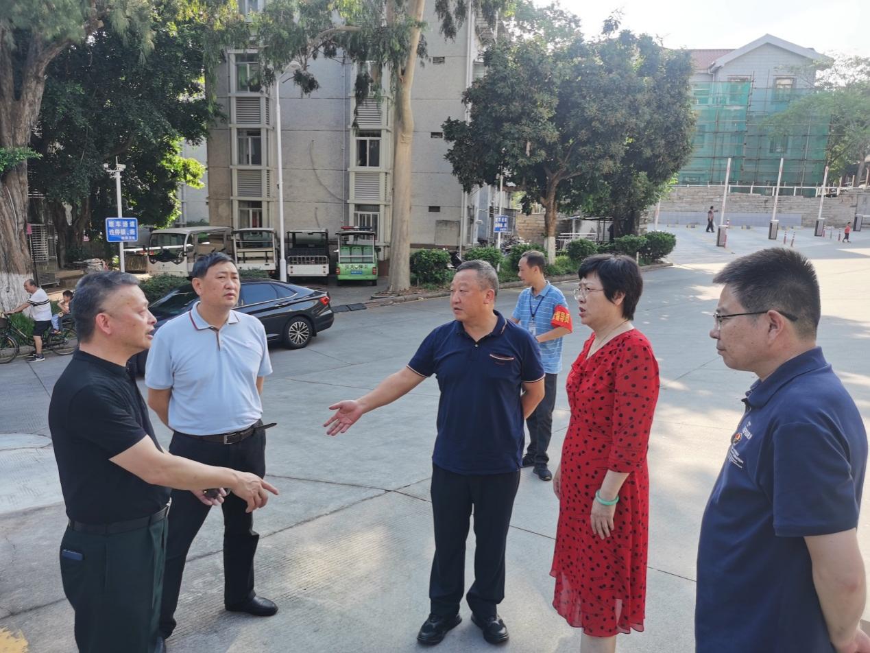 校领导到运输服务中心检查并慰问