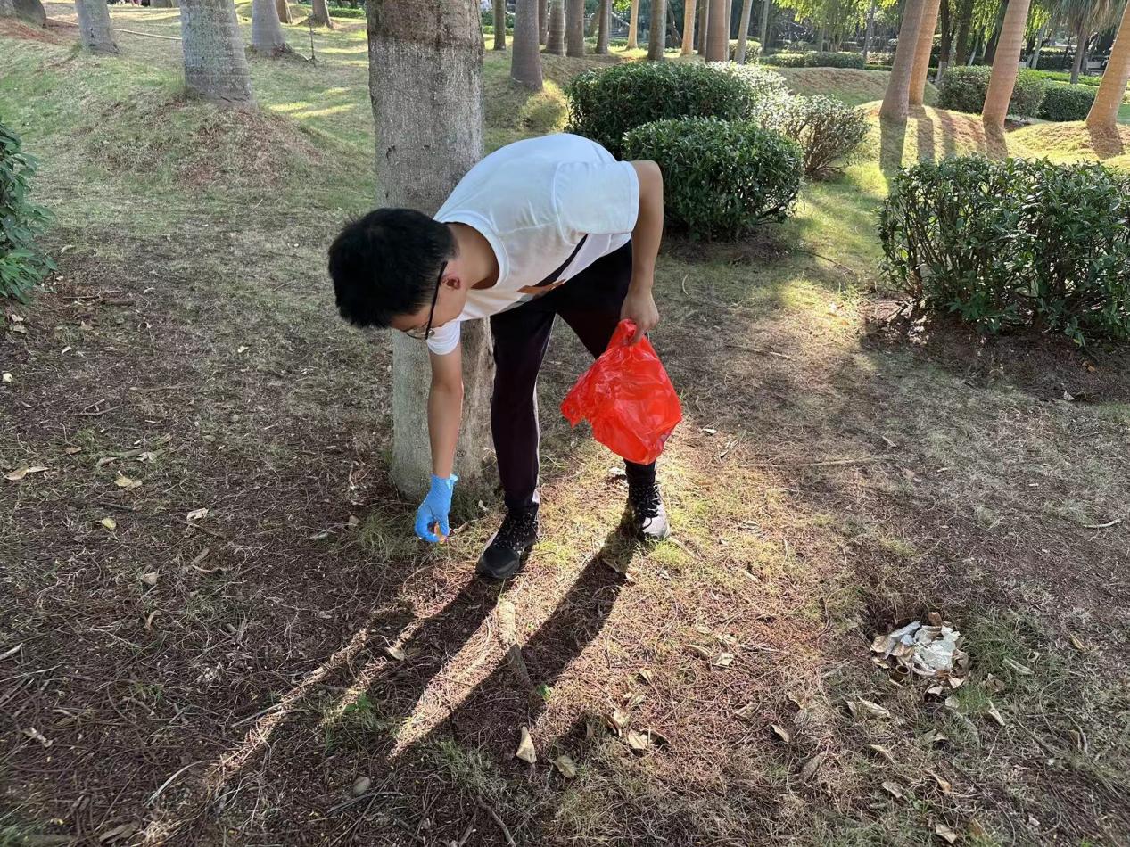 践行劳动教育,助力学生成长——学生公寓与环境服务中心开展劳动实践活动