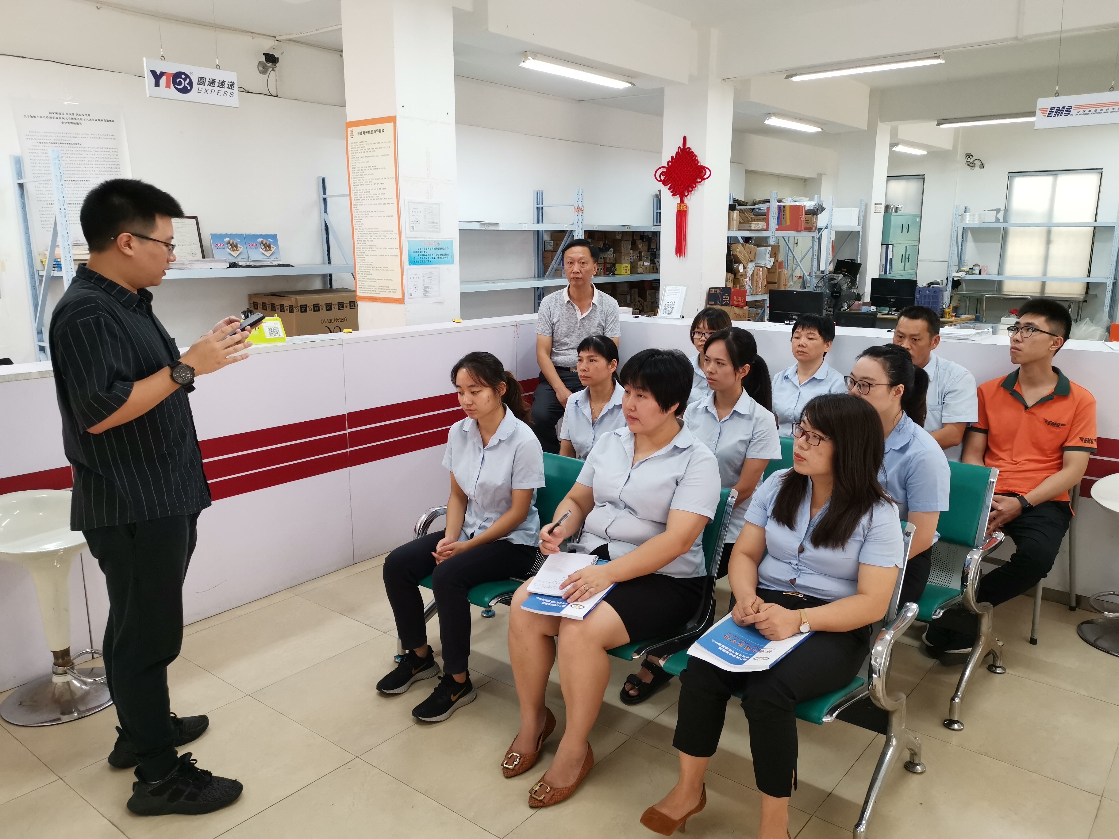 公环中心开展邮政寄递安全知识培训