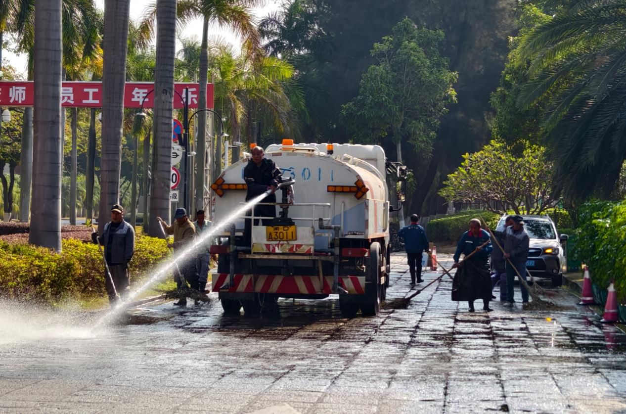 洁净迎新春,年味满校园