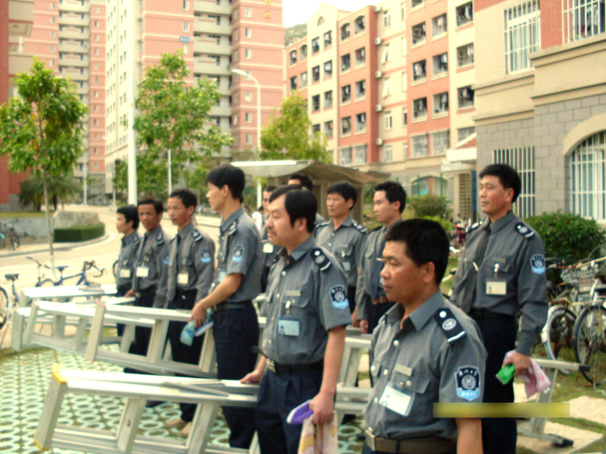 挥洒我的汗水,为你夏季清凉 ----漳州校区物业部清洗空调记事