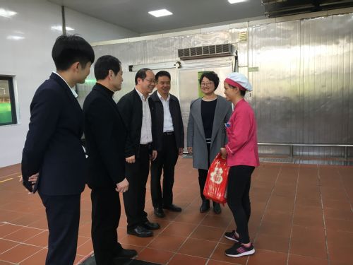 集团领导到翔安校区走访慰问困难职工