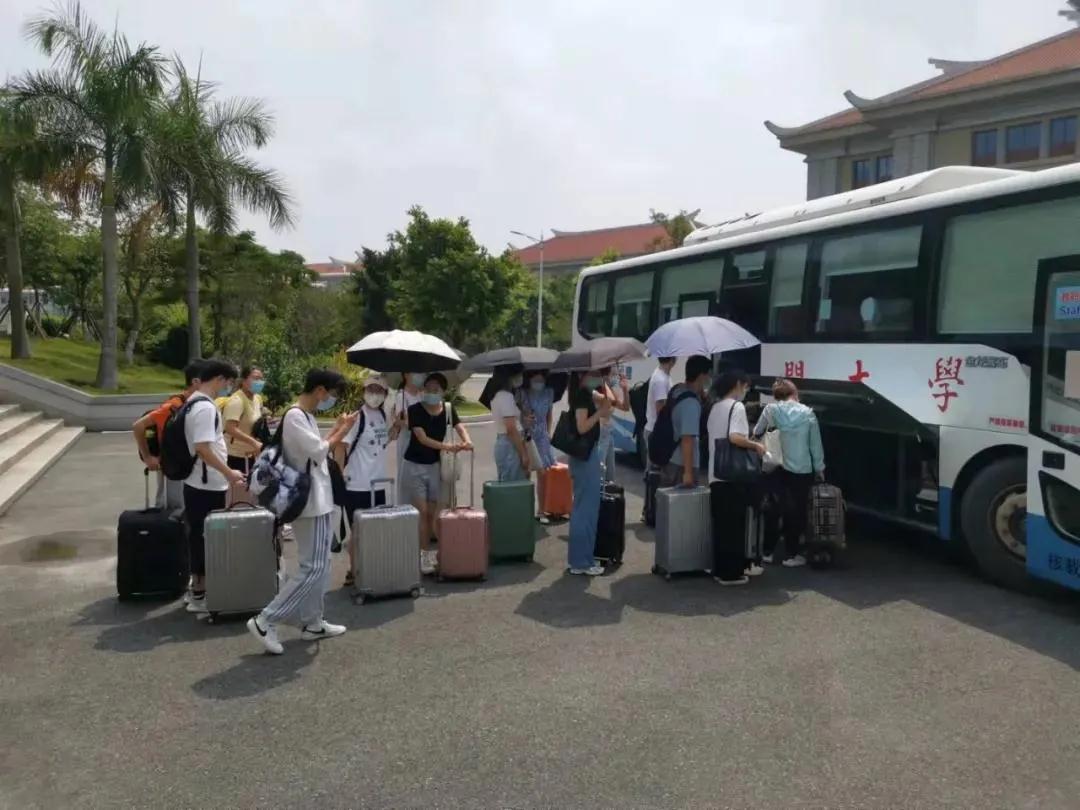 运输服务中心做好疫情一线支援人员的运输保障任务