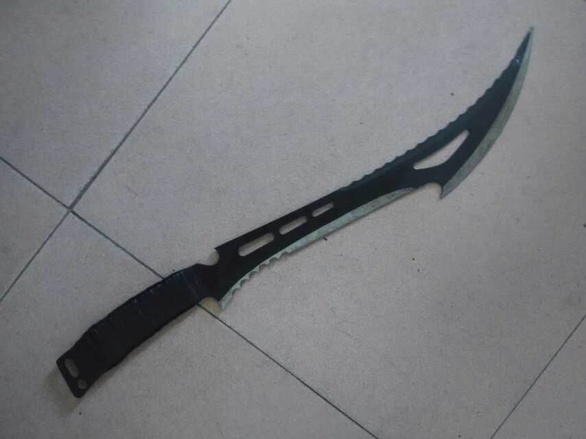 认真工作 细致观察 校门查获管制刀具