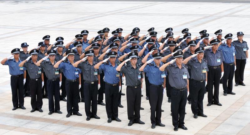 防疫训练两不误  队列标准弦不松——翔安校区学生宿舍安防队开展暑期队列集训