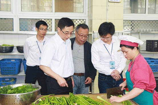 雷锐生副院长带队检查校内食品卫生和安全