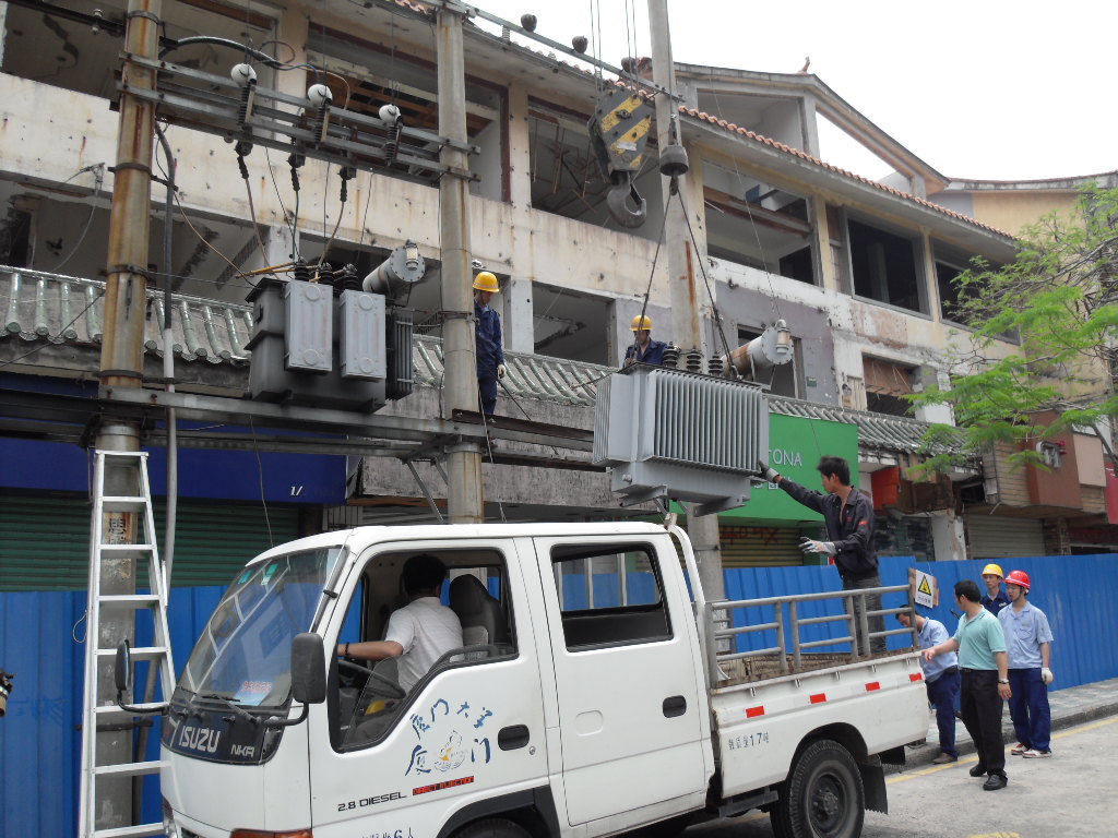 水电中心拆除一条街的变压器