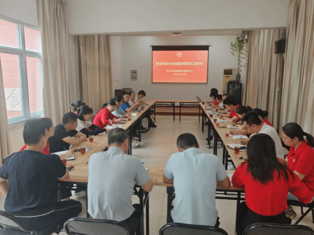 集团领导到饮食服务中心调研物资采购与仓库管理工作