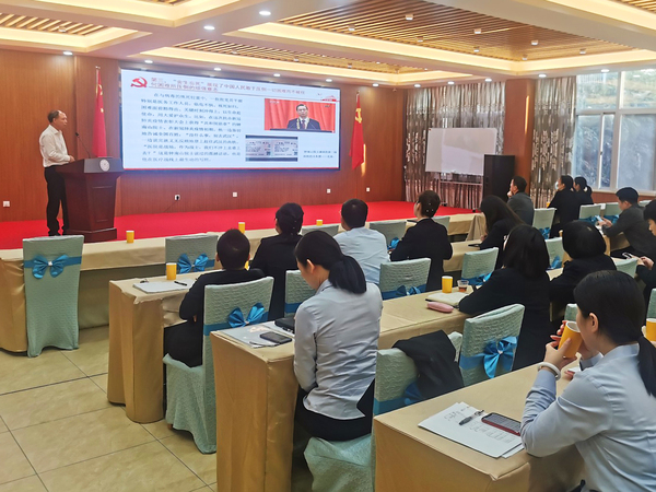 弘扬伟大抗疫精神 做新时代合格党员——集团领导为饮食服务中心党支部上党课