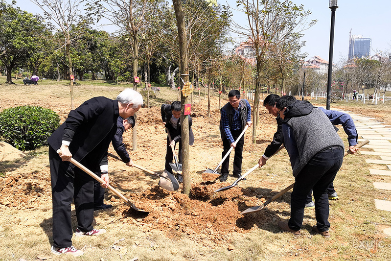 争当“绿色的播音者”——漳州校区植树节纪实
