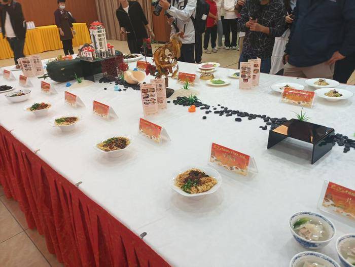 转载《海峡都市报》丨52道中国地标美食进厦大